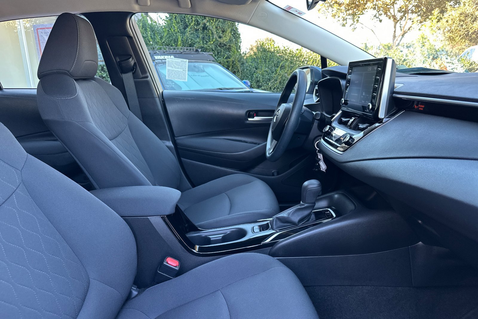 Certified 2021 Toyota Corolla LE w/ Carpet Mat Package (TMS) FWD image 28