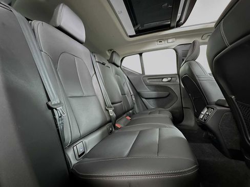 Certified 2025 Volvo XC40 B5 Plus w/ Protection Package Premier image 26