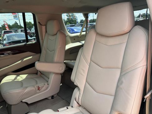 Used 2016 Cadillac Escalade ESV Luxury AWD/4WD image 21