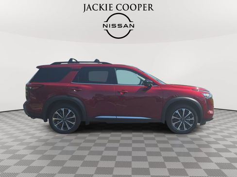 New 2026 Nissan Pathfinder Platinum FWD image 4