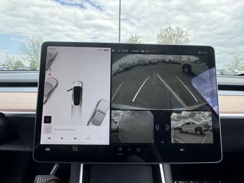 Used 2020 Tesla Model Y Long Range image 25