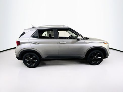 Used 2023 Hyundai Venue SEL FWD image 4