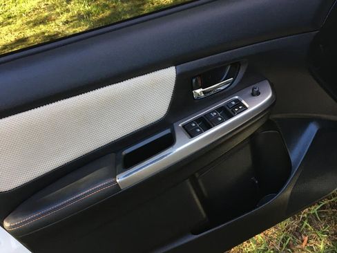 Used 2016 Subaru Crosstrek 2.0i Premium image 11