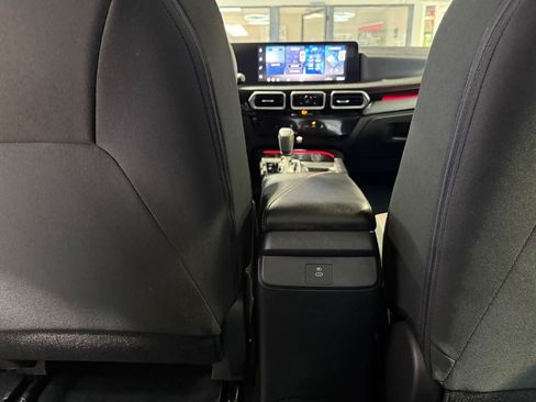 Used 2026 Nissan Sentra SR w/ Floor Mat Package FWD image 21