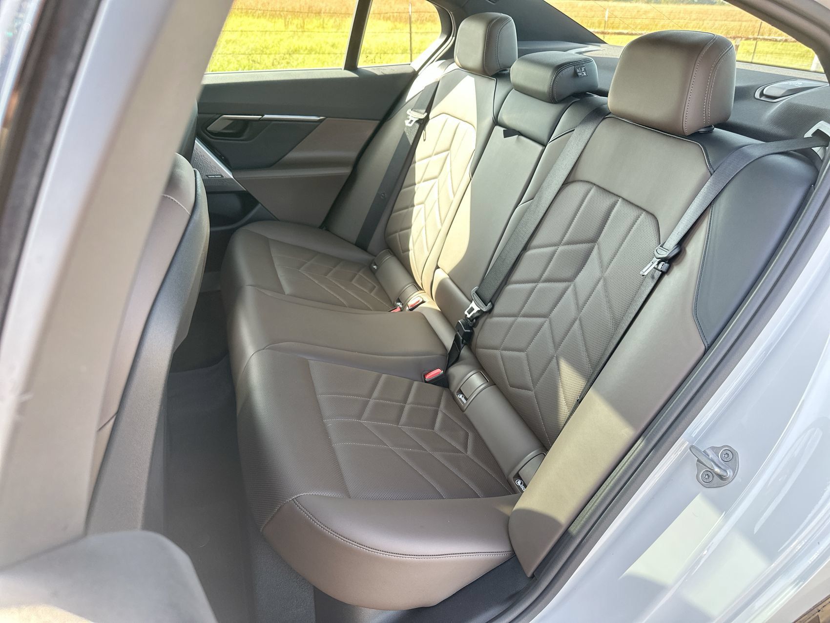 Used 2024 BMW 530i w/ Convenience Package RWD image 23