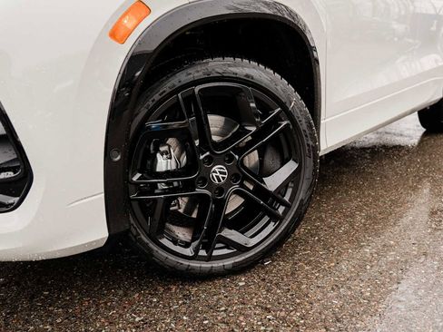 New 2026 Volkswagen Tiguan SE R-Line image 6