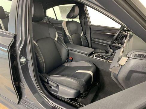 Used 2025 Toyota Camry SE image 37