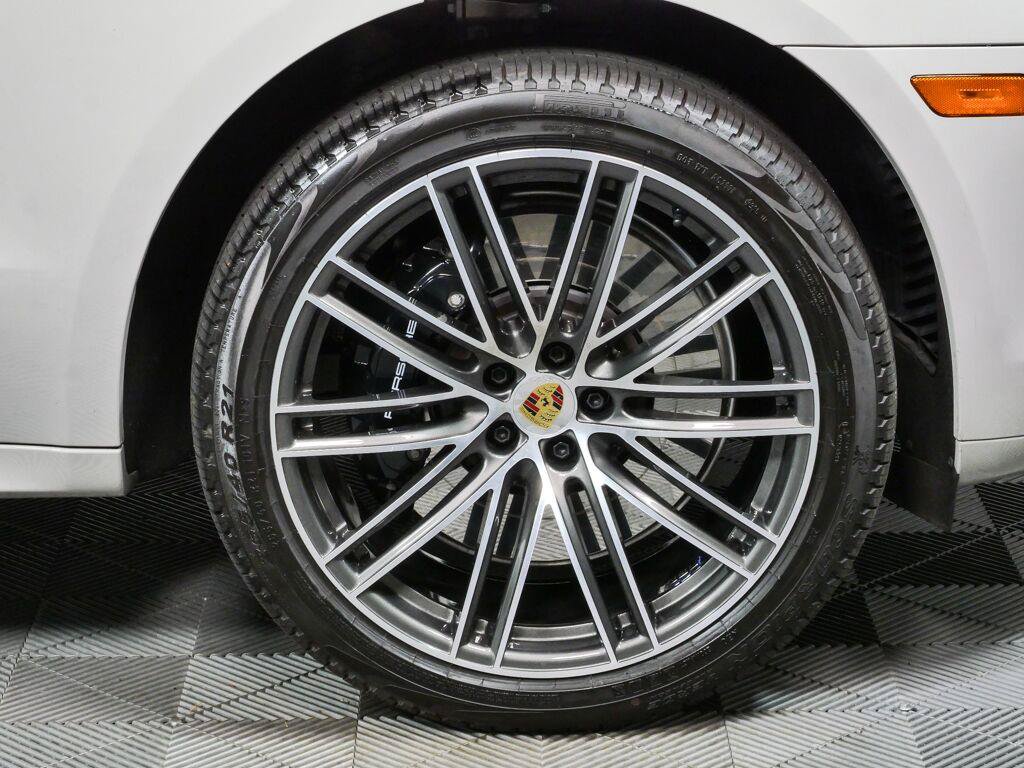 Certified 2026 Porsche Macan GTS AWD/4WD image 41