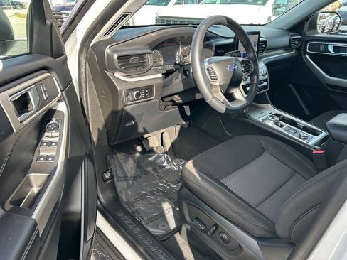 Used 2023 Ford Explorer XLT image 7