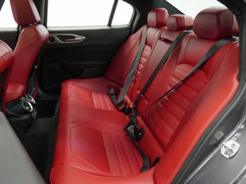 Used 2024 Alfa Romeo Giulia Veloce image 19