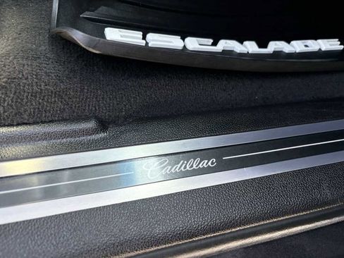 Used 2015 Cadillac Escalade Premium image 27