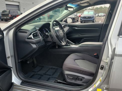 Used 2018 Toyota Camry LE image 15