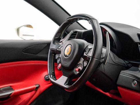 Used 2019 Ferrari 488 GTB image 10