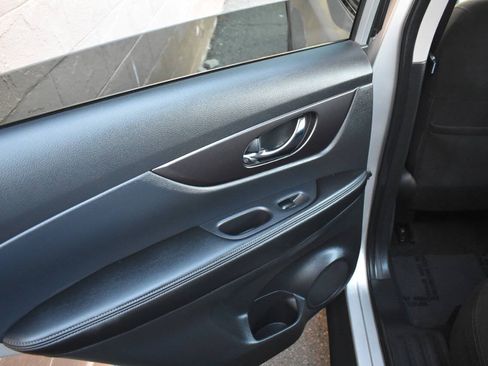 Used 2015 Nissan Rogue SV AWD/4WD image 37