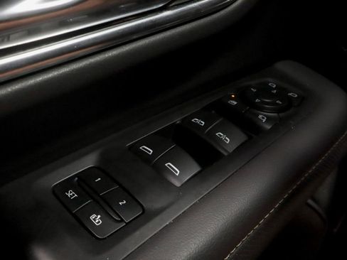 Used 2024 GMC Yukon SLT w/ SLT Luxury Package AWD/4WD image 27