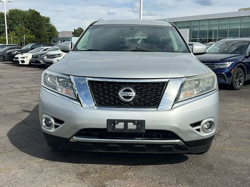 Used 2016 Nissan Pathfinder SV FWD image 2