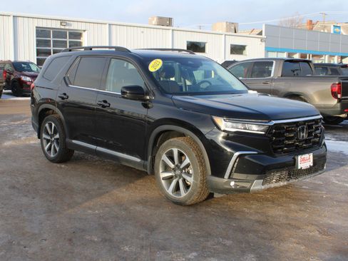 Used 2023 Honda Pilot Elite image 3