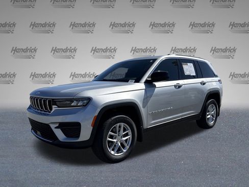 Used 2025 Jeep Grand Cherokee Laredo X image 4