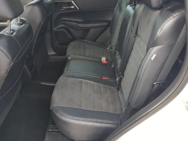 Used 2023 Mitsubishi Outlander SE Black Edition AWD/4WD image 16