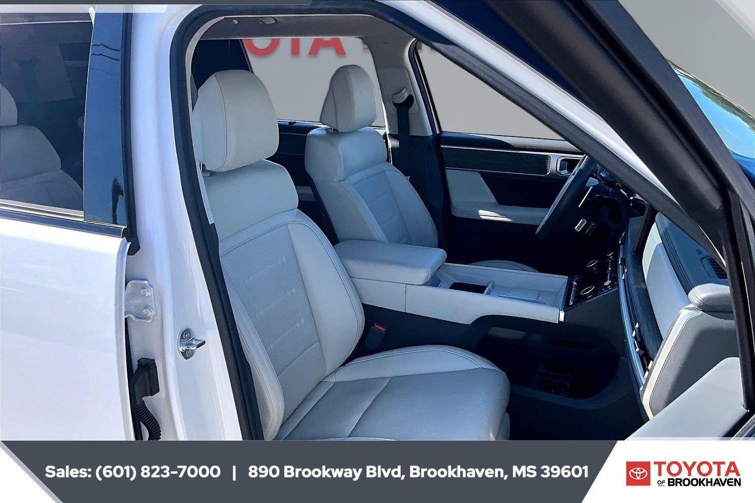 Used 2025 Hyundai Santa Fe Calligraphy AWD/4WD image 6