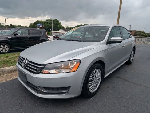 Used 2014 Volkswagen Passat 2.5 S FWD image 3