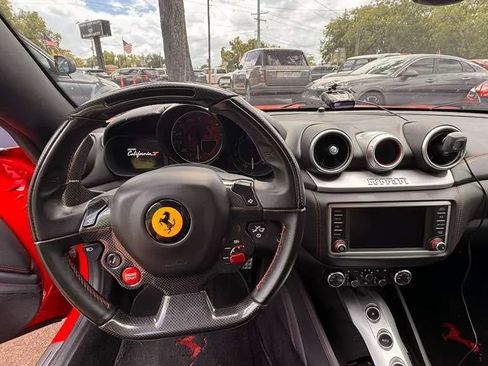 Used 2018 Ferrari California T RWD image 5