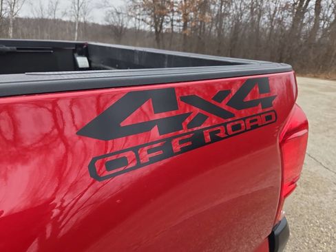 Used 2017 Toyota Tacoma SR image 15