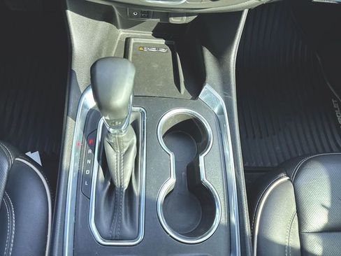 Used 2023 Chevrolet Traverse Premier w/ Redline Edition image 16