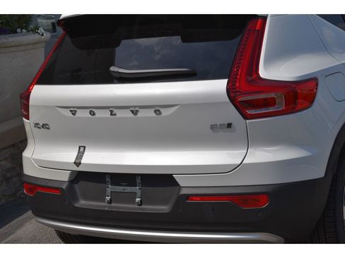 Certified 2025 Volvo XC40 B5 Ultra w/ Protection Package Premier AWD/4WD image 28