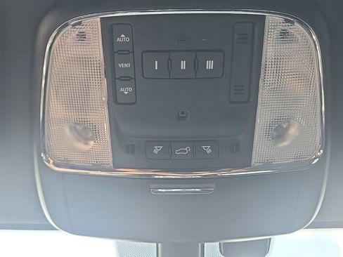 Used 2022 Jeep Grand Cherokee Limited AWD/4WD image 22