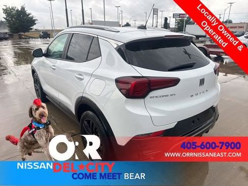 Used 2024 Buick Encore GX Sport Touring image 3
