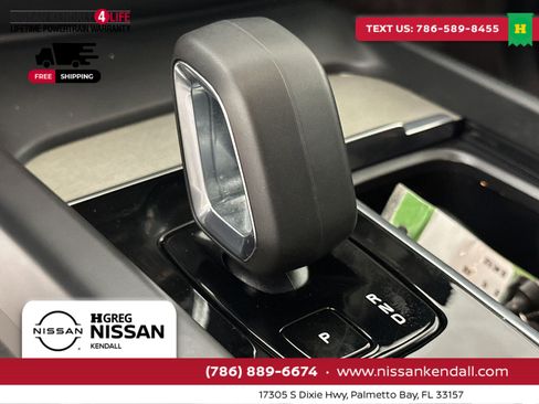 Used 2025 Volvo XC60 B5 Plus image 24