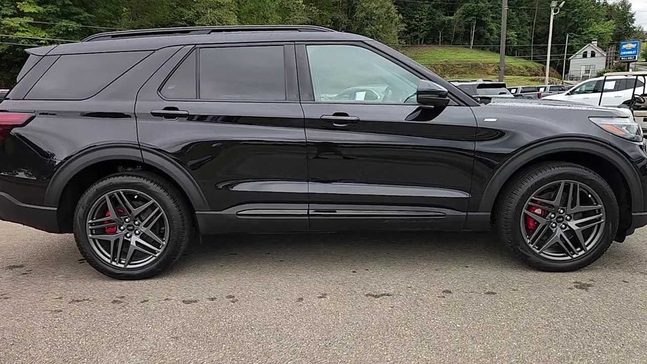 Used 2025 Ford Explorer ST-Line w/ Premium Package AWD/4WD image 7