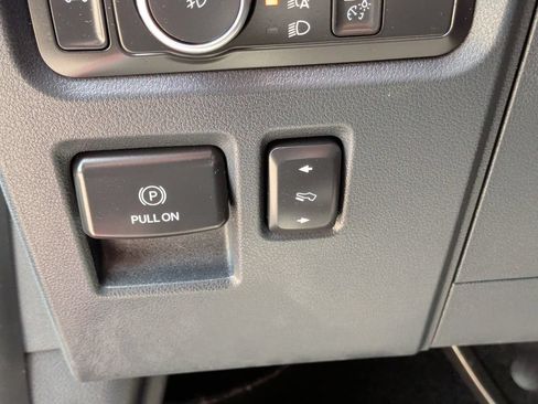 Used 2022 Ford F150 Lariat AWD/4WD image 17