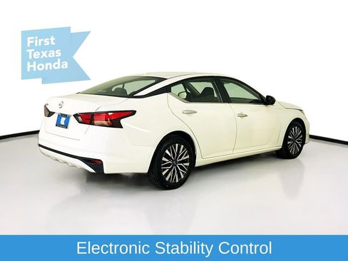 Used 2025 Nissan Altima 2.5 SV FWD image 7