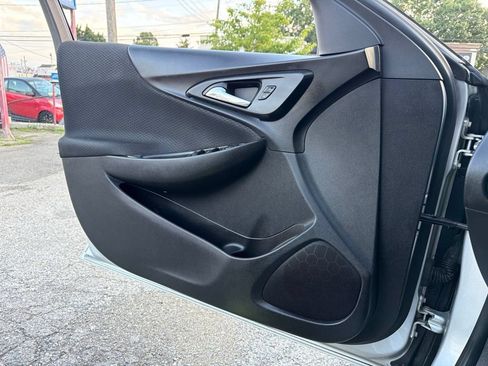 Used 2018 Chevrolet Malibu LT FWD image 26