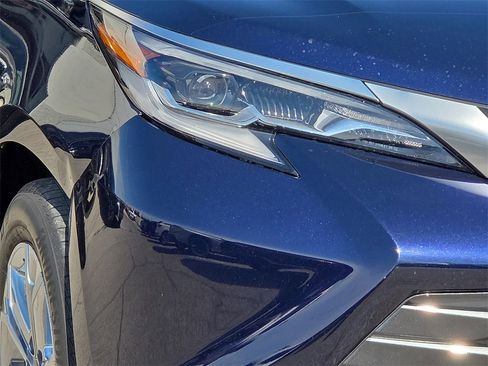 Certified 2023 Toyota Sienna Platinum image 9