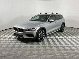 Used 2025 Volvo V60 B5 Cross Country Ultra w/ Protection Package Premier AWD/4WD video 1