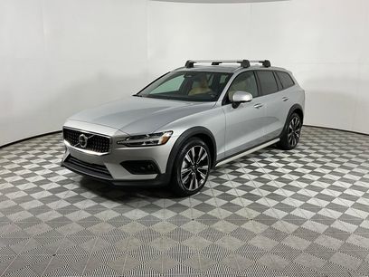 Used 2025 Volvo V60 B5 Cross Country Ultra w/ Protection Package Premier