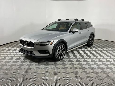 Used 2025 Volvo V60 B5 Cross Country Ultra w/ Protection Package Premier AWD/4WD image 1
