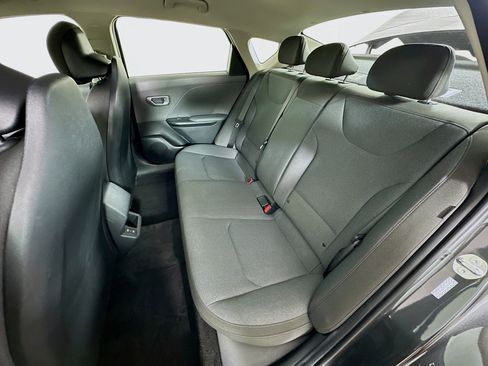 Used 2025 Kia K4 LXS image 26