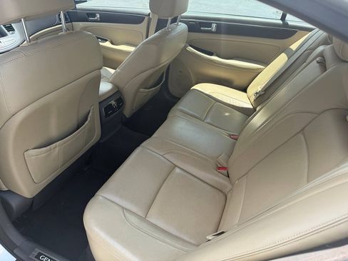 Used 2011 Hyundai Genesis 4.6 RWD image 11
