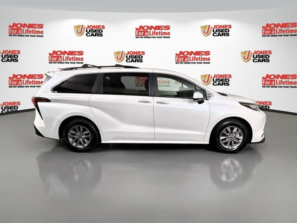 Certified 2022 Toyota Sienna XLE w/ XLE Plus Package FWD image 19