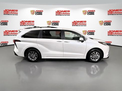 Used 2022 Toyota Sienna XLE w/ XLE Plus Package FWD image 19