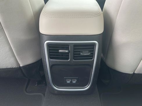 Used 2022 Chrysler 300 Touring w/ Sport Appearance Package image 19