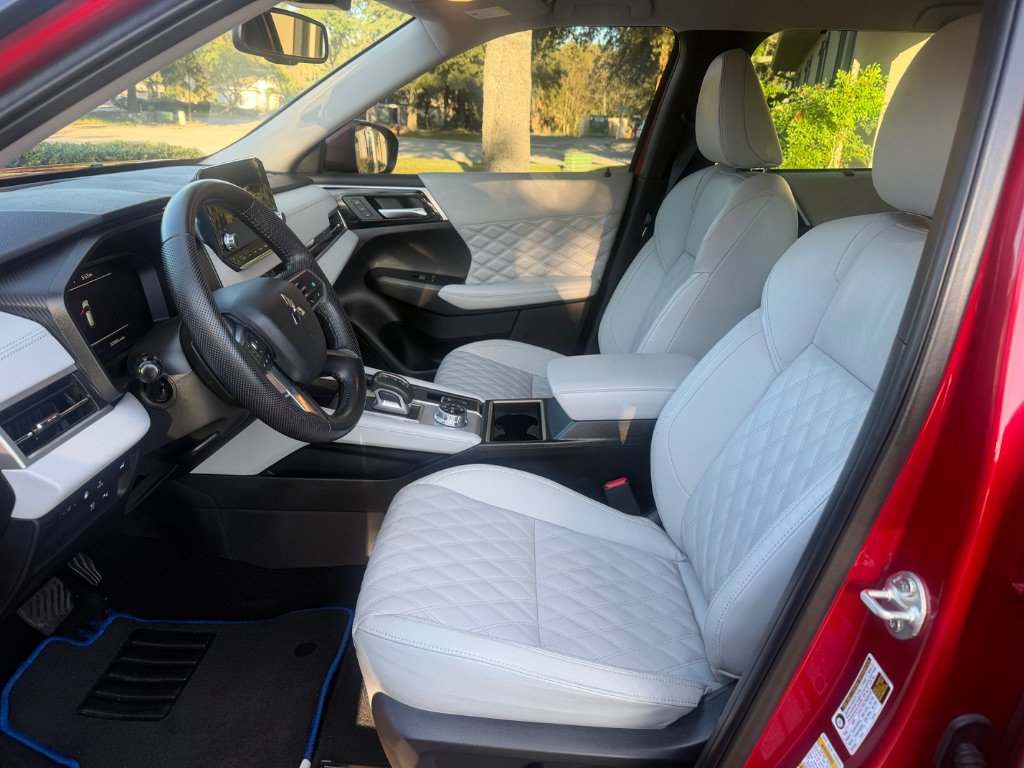 Used 2023 Mitsubishi Outlander SEL AWD/4WD image 13