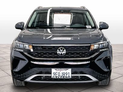 Used 2023 Volkswagen Taos SE w/ Panoramic Sunroof Package