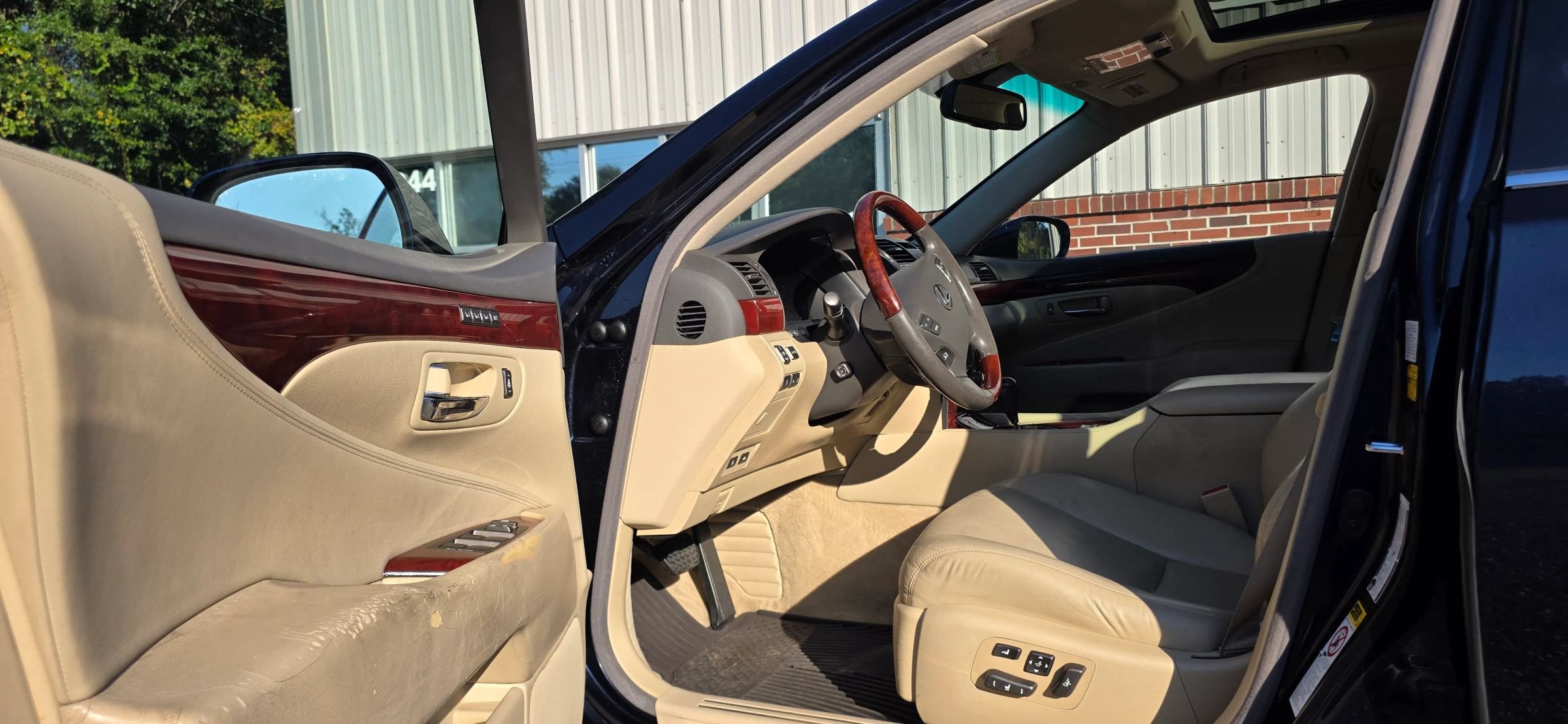 Used 2008 Lexus LS 460 w/ Comfort Pkg RWD image 9