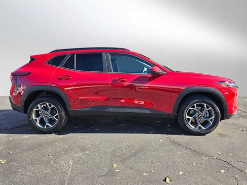 New 2026 Chevrolet Trax LT image 2