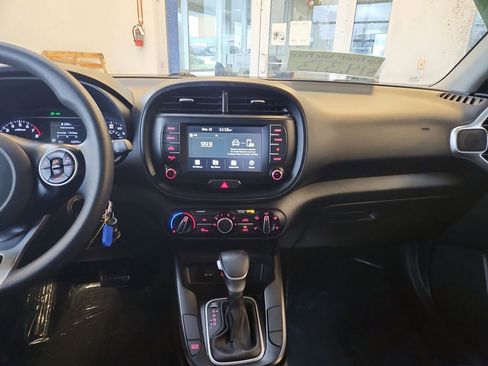 Used 2020 Kia Soul LX image 22